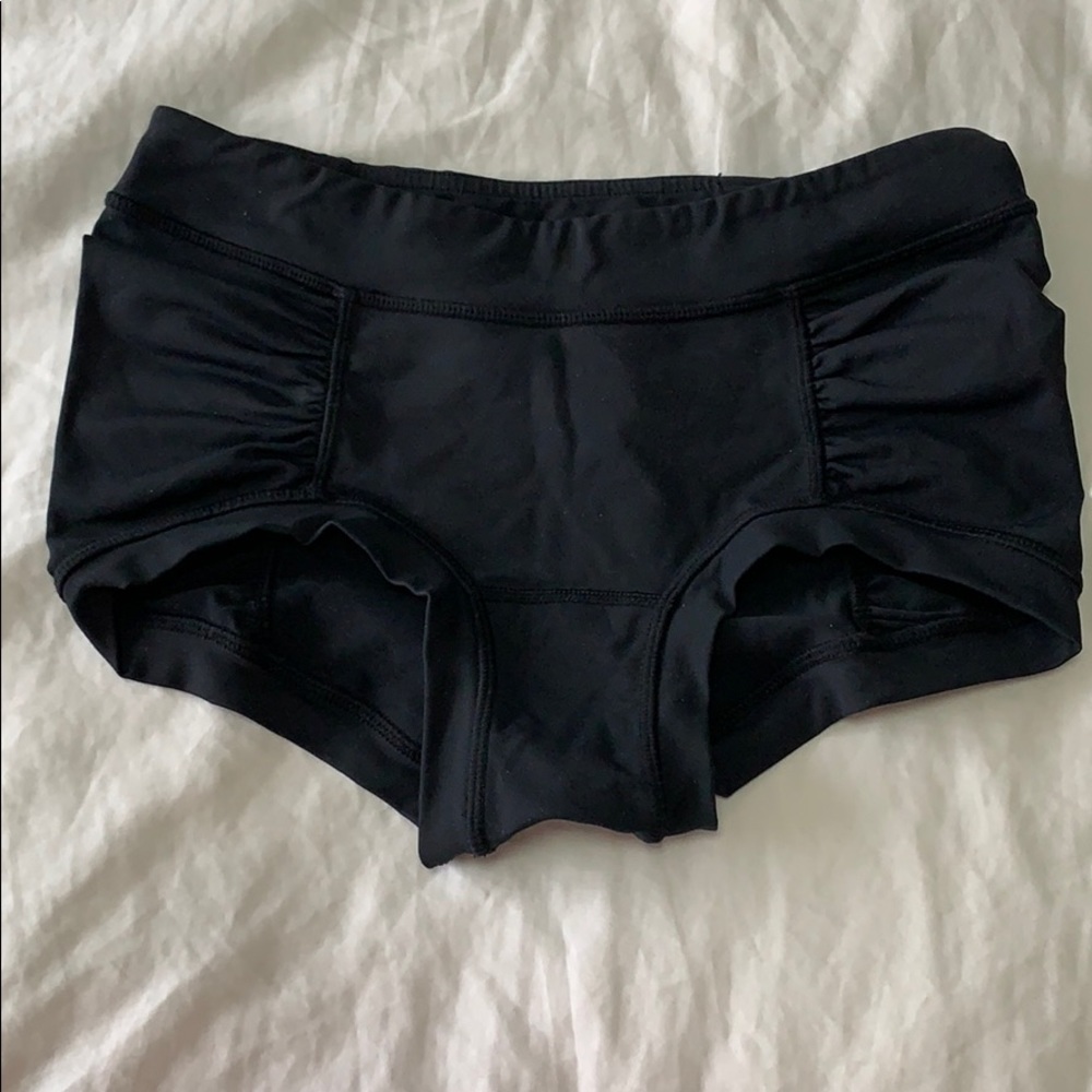 NWOT LULULEMON HOT YOGA SHORTS